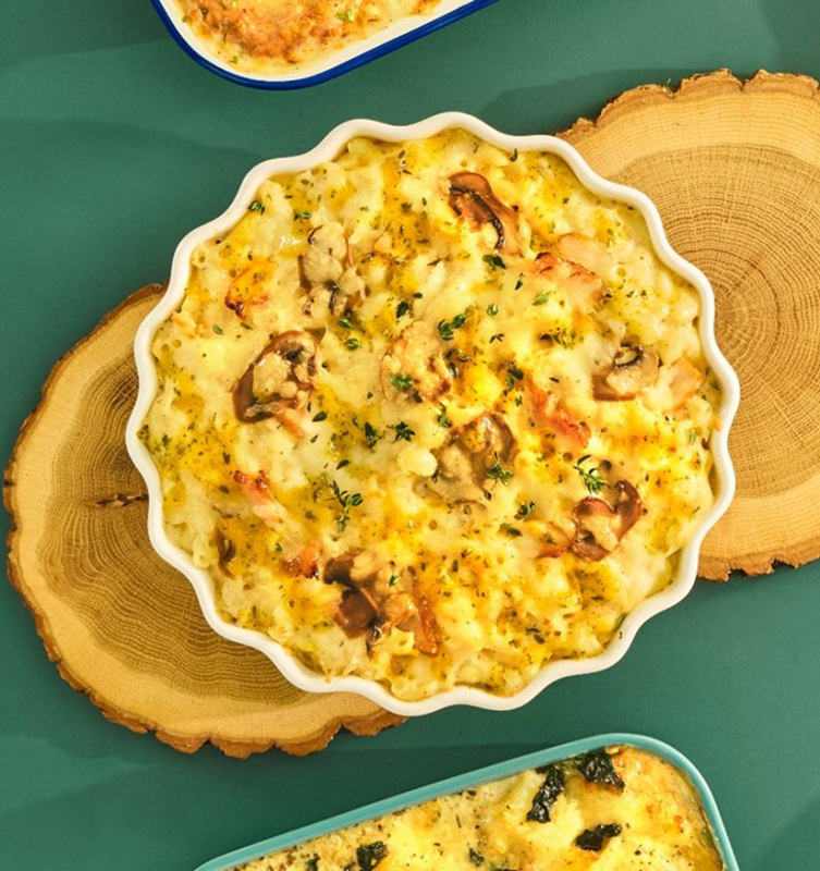 Baked Mac & Cheese with English Cheddar & Smoked Chicken