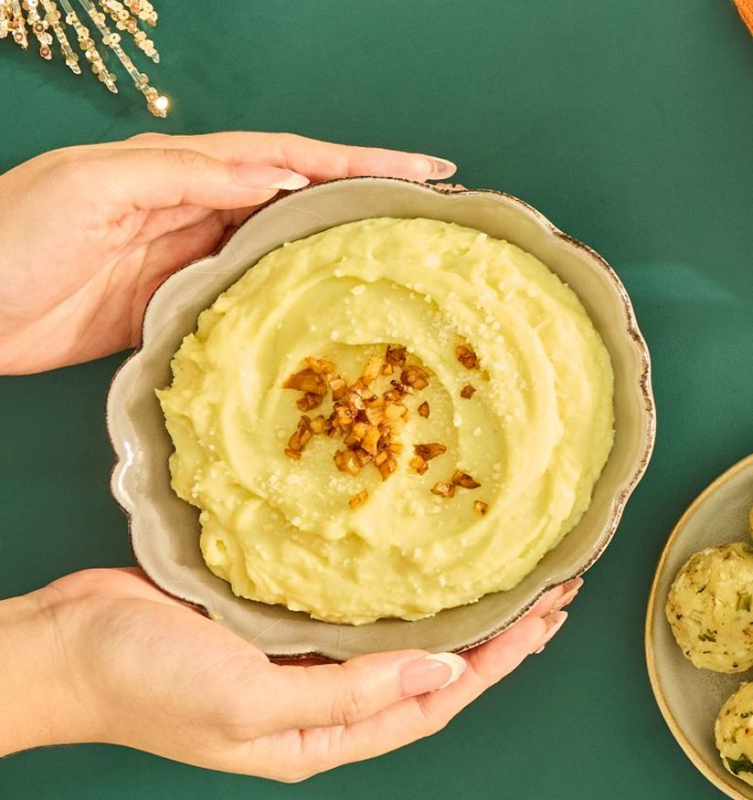 Truffle Mash Potatoes with Roasted Garlic & Parmesan Cheese