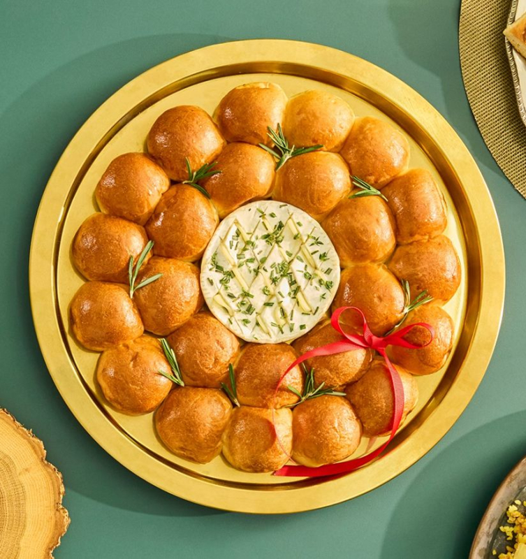 Golden Camembert Brioche Wreath 