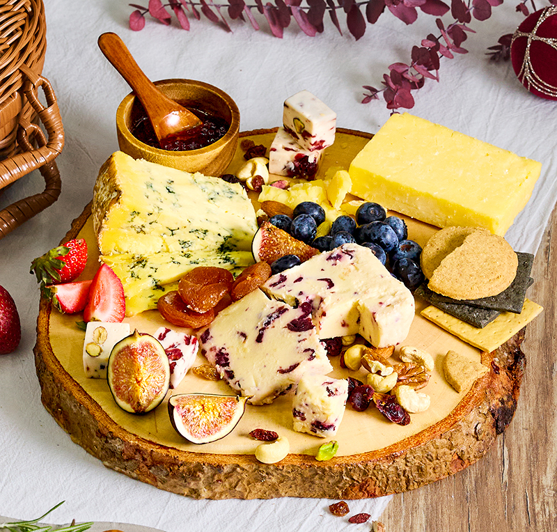 Christmas Cheese Platter  (With Free Picnic Bag & Cheese Knife)